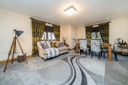 6 bedroom Detached house for sale in Mansfield Road, Papplewick, NG15