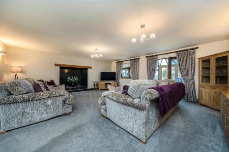 6 bedroom Detached house for sale in Mansfield Road, Papplewick, NG15