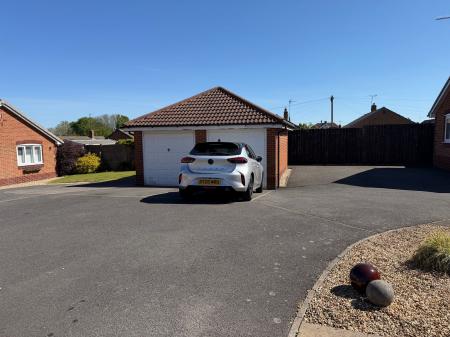 3 bedroom End of terrace house for sale in Burton Rise, Kirkby-In-Ashfield, NG17