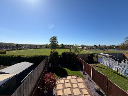 3 bedroom End of terrace house for sale in Burton Rise, Kirkby-In-Ashfield, NG17