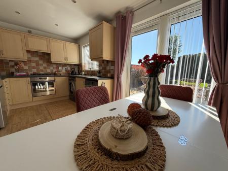 3 bedroom End of terrace house for sale in Burton Rise, Kirkby-In-Ashfield, NG17
