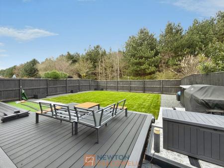 4 bedroom Detached house for sale in Kingfisher Way, Ollerton, NG22
