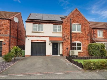 4 bedroom Detached house for sale in Kingfisher Way, Ollerton, NG22