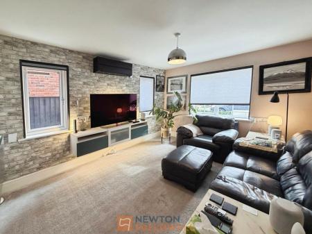 4 bedroom Detached house for sale in Kingfisher Way, Ollerton, NG22