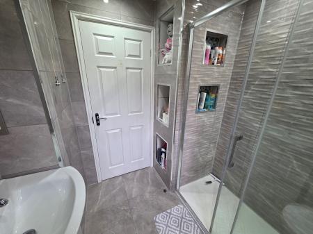 4 bedroom Detached house for sale in Lynton Drive, Sutton-In-Ashfield, NG17