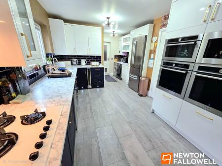 4 bedroom Detached house for sale in Lynton Drive, Sutton-In-Ashfield, NG17