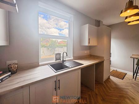 2 bedroom Semi-detached house for sale in Crown Street, Mansfield, NG18