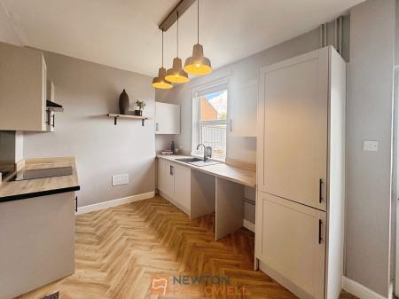 2 bedroom Semi-detached house for sale in Crown Street, Mansfield, NG18