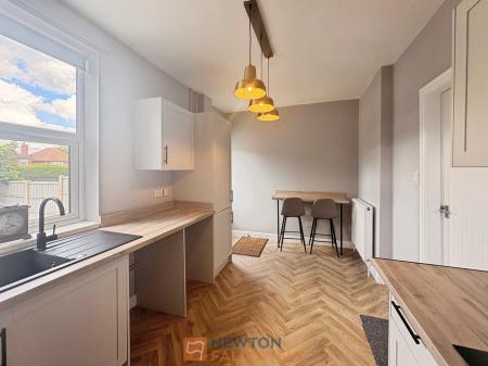 2 bedroom Semi-detached house for sale in Crown Street, Mansfield, NG18