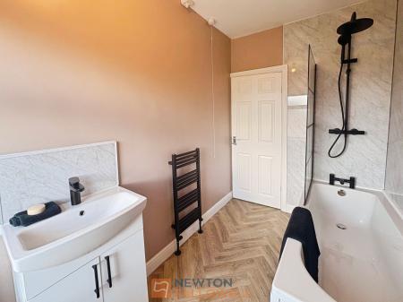 2 bedroom Semi-detached house for sale in Crown Street, Mansfield, NG18