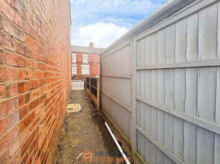 2 bedroom Semi-detached house for sale in Crown Street, Mansfield, NG18