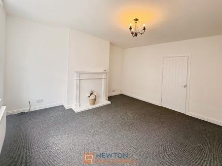 2 bedroom Semi-detached house for sale in Crown Street, Mansfield, NG18