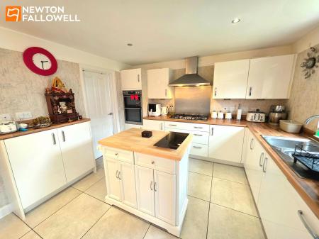 5 bedroom Detached house for sale in Beldover Drive, Nottingham, NG8