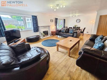 3 bedroom Detached house for sale in Kingsley Close, Mansfield Woodhouse, NG19