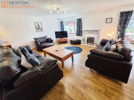 3 bedroom Detached house for sale in Kingsley Close, Mansfield Woodhouse, NG19