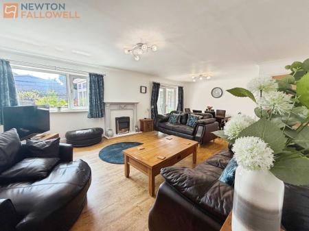 3 bedroom Detached house for sale in Kingsley Close, Mansfield Woodhouse, NG19