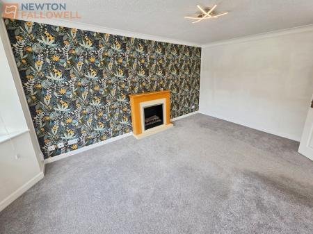 3 bedroom Semi-detached house for sale in Kempton Road, Mansfield, NG18