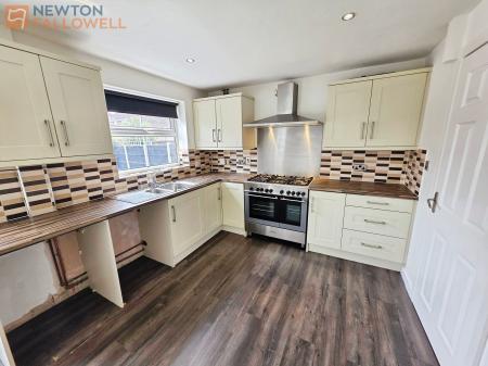 3 bedroom Semi-detached house for sale in Kempton Road, Mansfield, NG18