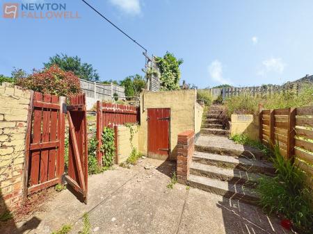 4 bedroom Terraced House for sale in Mount Milner, Mansfield, NG18