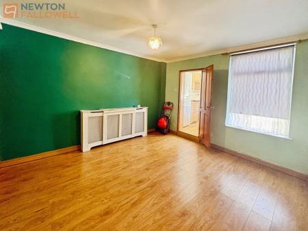 4 bedroom Terraced House for sale in Mount Milner, Mansfield, NG18
