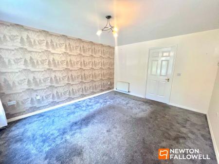 3 bedroom Semi-detached house to let in White Rose Avenue, Mansfield, NG18