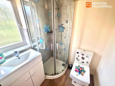 3 bedroom Semi-detached house to let in White Rose Avenue, Mansfield, NG18