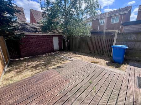 3 bedroom Semi-detached house to let in White Rose Avenue, Mansfield, NG18