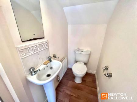 3 bedroom Semi-detached house to let in White Rose Avenue, Mansfield, NG18