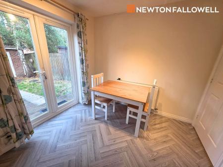 3 bedroom Semi-detached house to let in White Rose Avenue, Mansfield, NG18