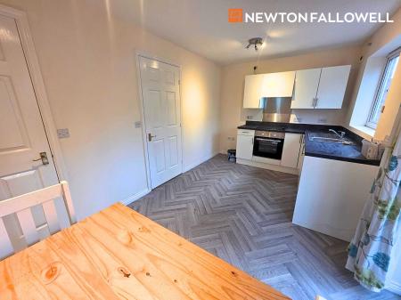 3 bedroom Semi-detached house to let in White Rose Avenue, Mansfield, NG18