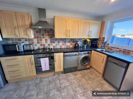 4 bedroom Link detached house for sale in Crosby Close, Forest Town, NG19