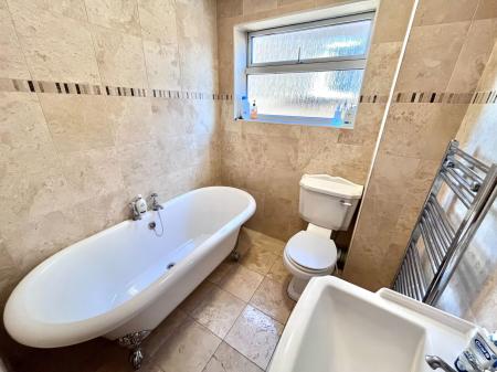 4 bedroom Link detached house for sale in Crosby Close, Forest Town, NG19