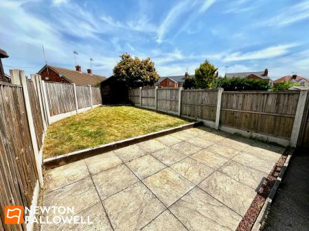 3 bedroom Terraced House for sale in Chesterfield Road South, Mansfield, NG19