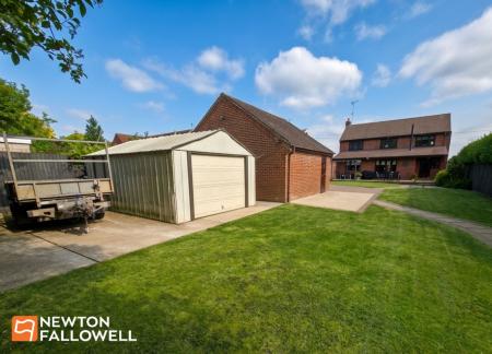 4 bedroom Detached house for sale in Northfield Avenue, Pleasley Vale, NG19
