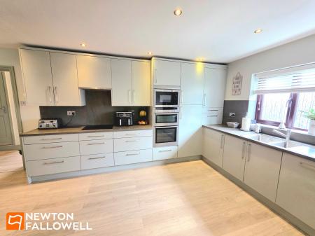 4 bedroom Detached house for sale in Northfield Avenue, Pleasley Vale