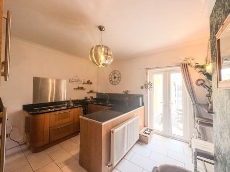 3 bedroom Semi-detached house for sale in Nottingham Road, Mansfield, NG18