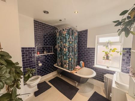 3 bedroom Semi-detached house for sale in Nottingham Road, Mansfield, NG18