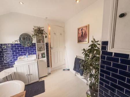 3 bedroom Semi-detached house for sale in Nottingham Road, Mansfield, NG18
