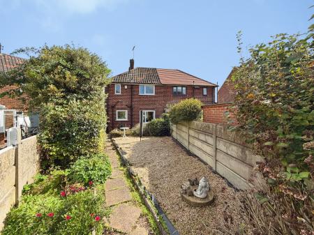 2 bedroom Semi-detached house for sale in Park Hall Road, Mansfield Woodhouse, NG19