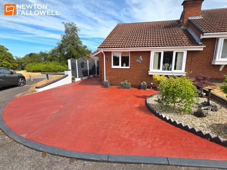 2 bedroom Semi-detached bungalow for sale in Sycamore Close, Rainworth, NG21
