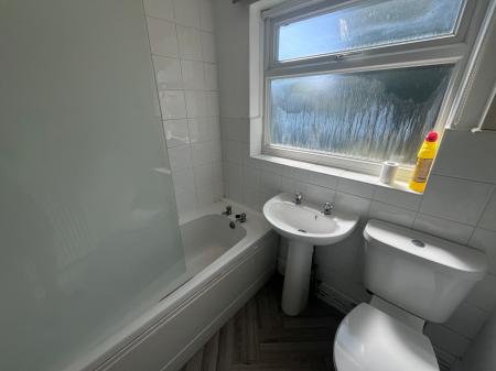 3 bedroom House to let in Hillsway Crescent, Mansfield, NG18