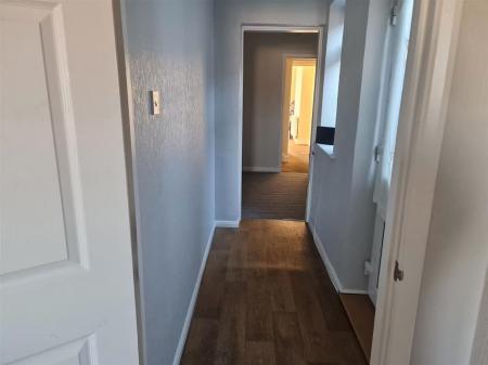 2 bedroom Flat to let in Station Road, Shirebrook, NG20