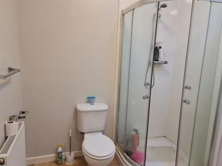 2 bedroom Flat to let in Station Road, Shirebrook, NG20