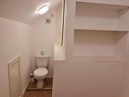 2 bedroom Flat to let in Station Road, Shirebrook, NG20
