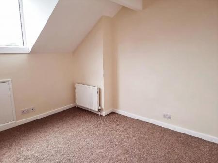 2 bedroom Flat to let in Station Road, Shirebrook, NG20