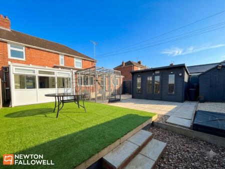4 bedroom Semi-detached house for sale in Queensway, Forest Town, NG19