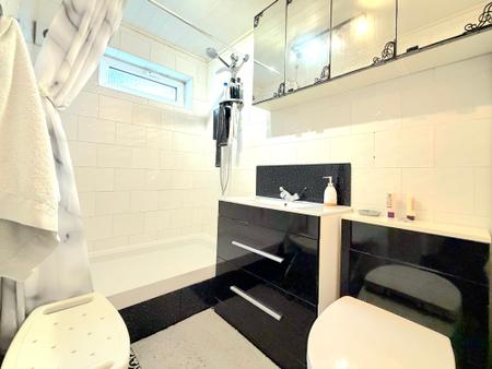 4 bedroom Semi-detached house for sale in Queensway, Forest Town, NG19