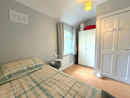 4 bedroom Semi-detached house for sale in Queensway, Forest Town, NG19