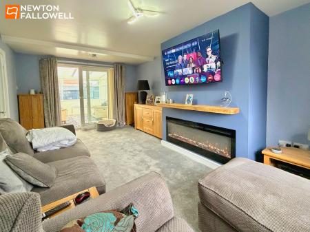 4 bedroom Semi-detached house for sale in Queensway, Forest Town, NG19