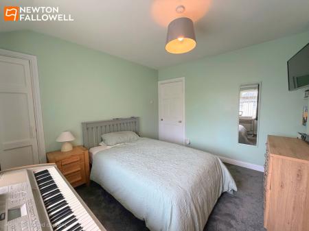 4 bedroom Semi-detached house for sale in Queensway, Forest Town, NG19